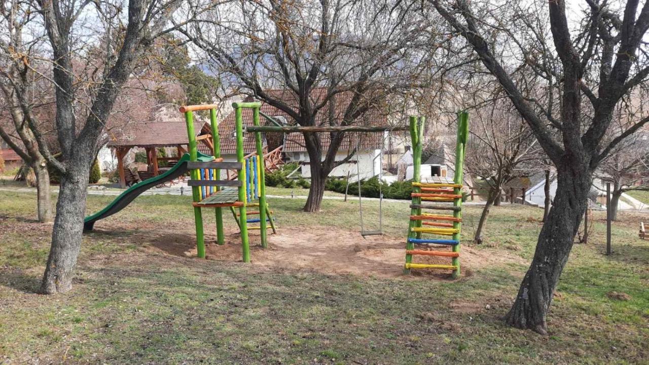Szigligeti Panorama Apartmanhaz Екстериор снимка