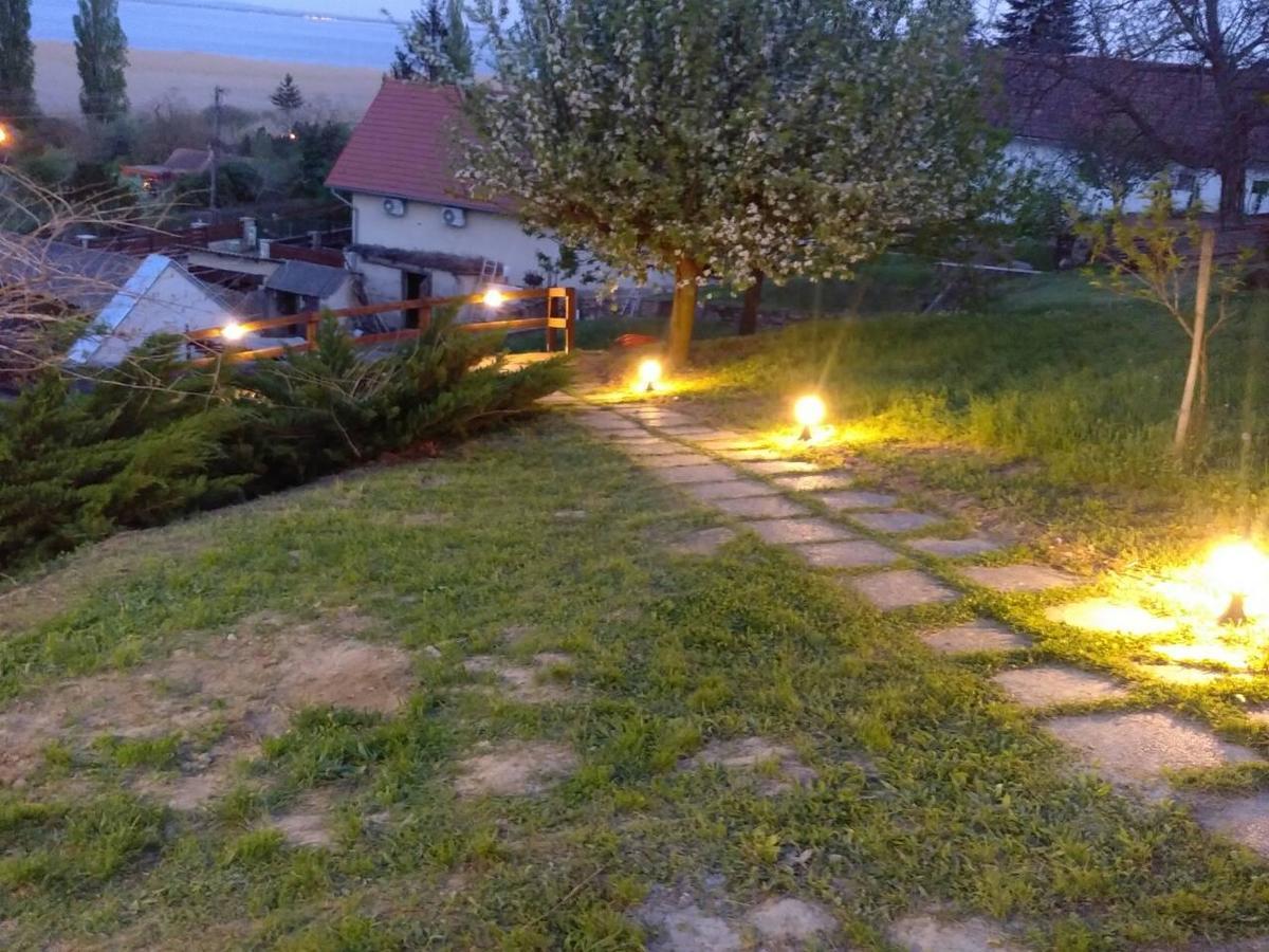 Szigligeti Panorama Apartmanhaz Екстериор снимка